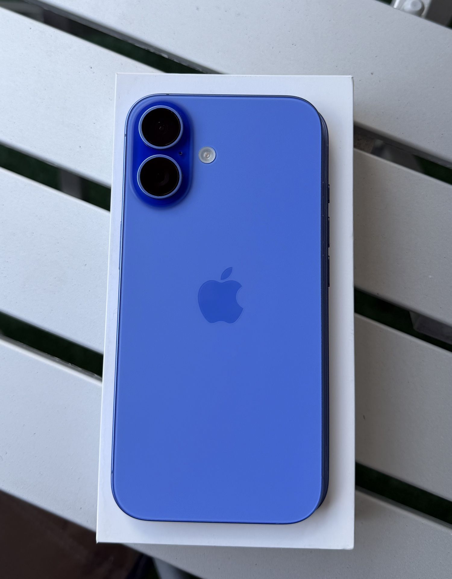 iPhone 16 Ultramarine 128GB AT&T