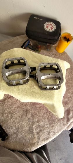 USED SPECIALIZED BMX PEDALS THEY  WERE ON A FIT BMX