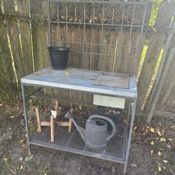 Metal Potting Table 