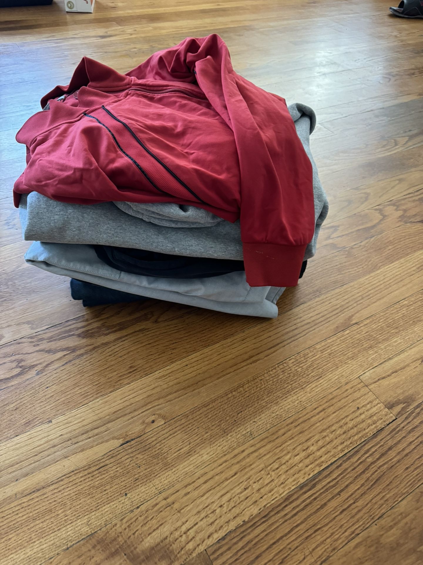 LOT OF mens clothes size 3xl levis size 46 *READ DESCRIPTION