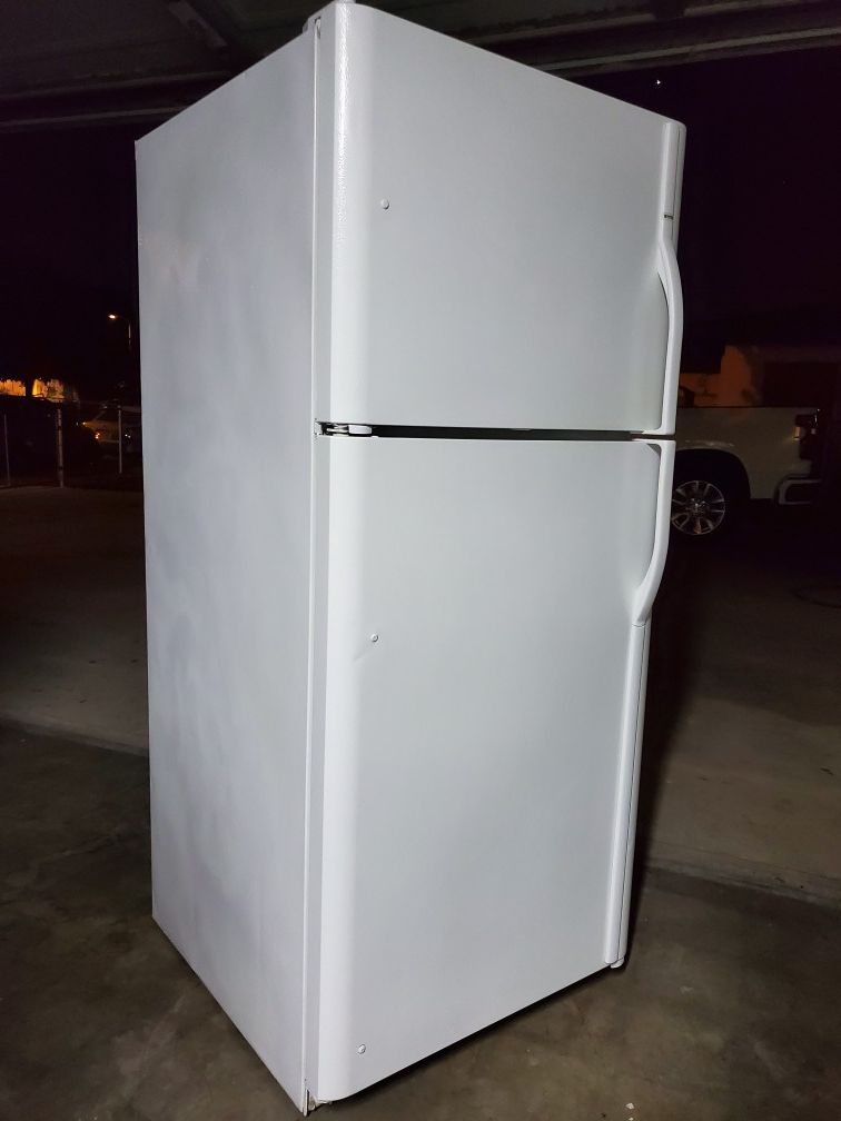 Kenmore Refrigerator With Ice Maker Like New