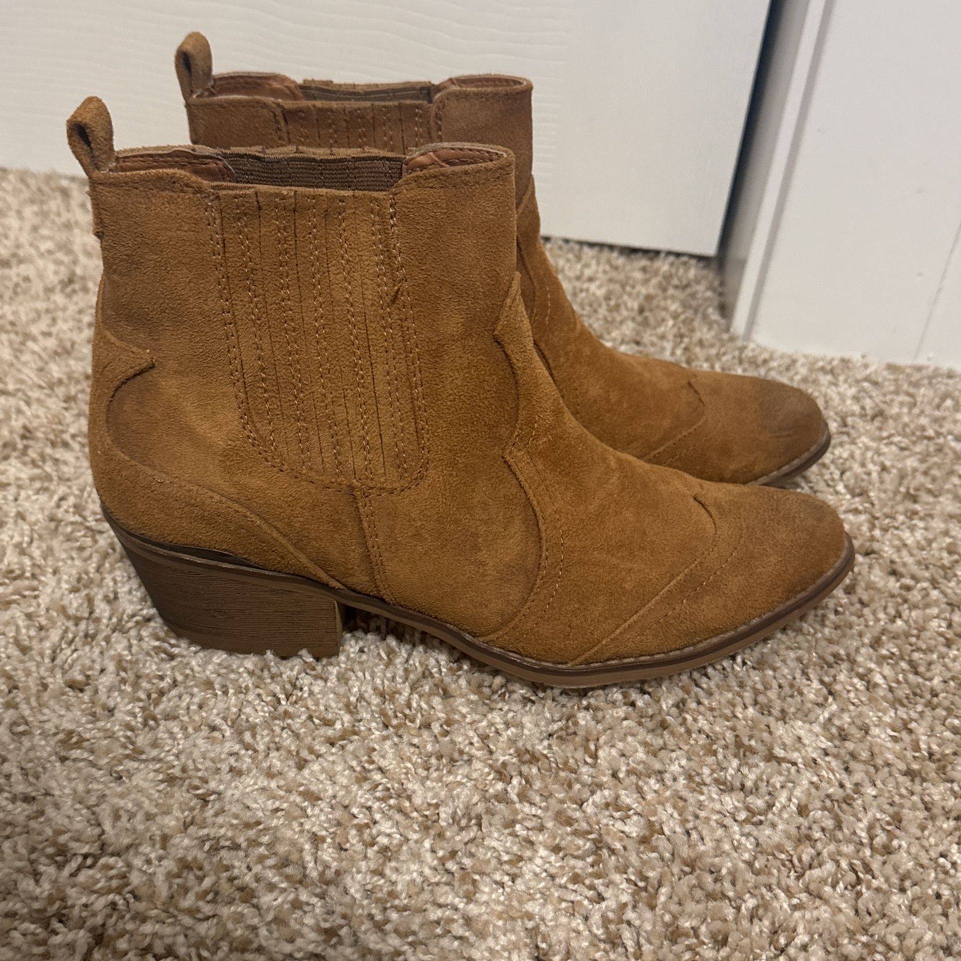 Women Boots Size 8