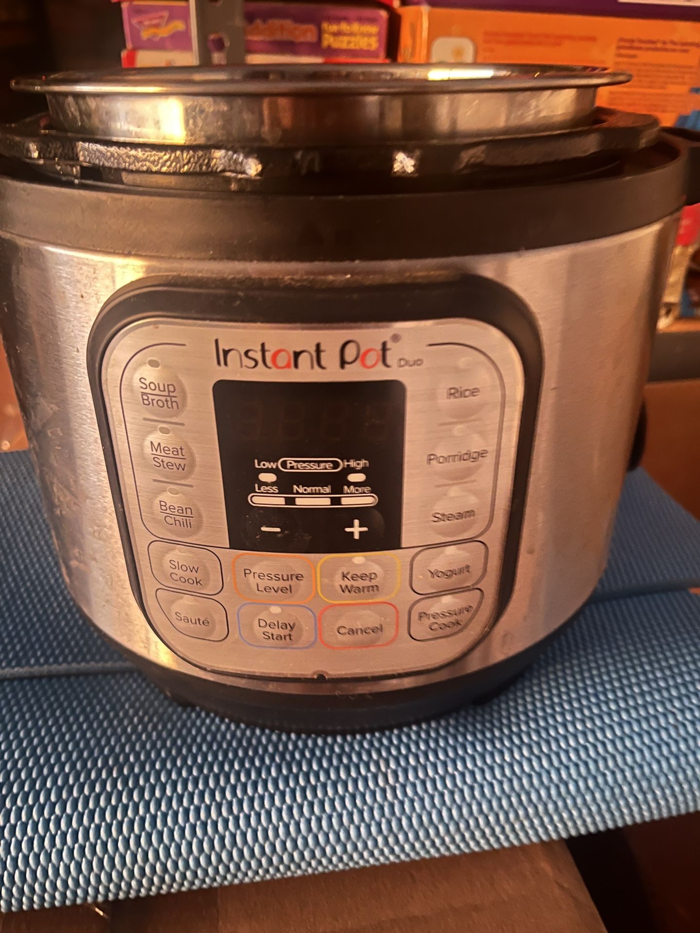 Insta pot 6Qt Duo 7-in-1 Pressure Cooker (used)