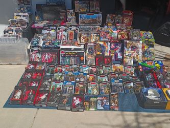 COLLECTABLE TOYS 131 PIECES star wars, gi joe, marvell, TMNT, Funco pop,  and more.