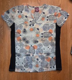 Divine Scrubs by JDM Uniforms Scrub Top (XS)