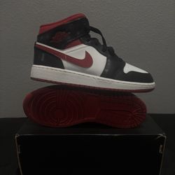 Jordan 1 Mid - White/Gym Red-Black