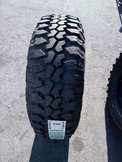 (1) Maxxis Bighorn LT285/75R18