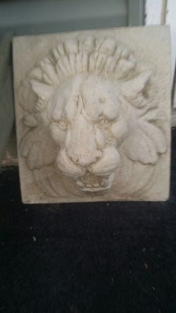 35lb. Lion fountain