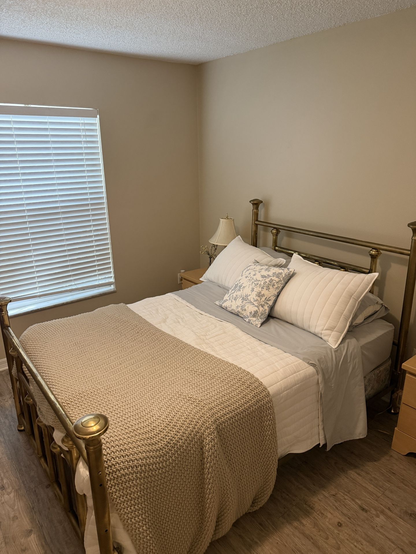 Full Size Bed With Frame