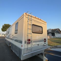 1996/1995 Winnebago Adventure
