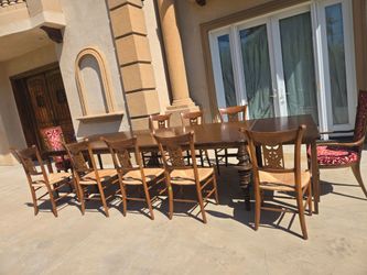 Antiq solid oak table with 2 vintage extention in each side with 10 chairs