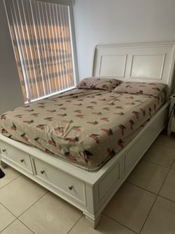 Bed with Mattress-Free/Cama con colchon-Gratis