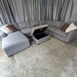 Thomasville Sectional w ottoman and storage -Delivery Available