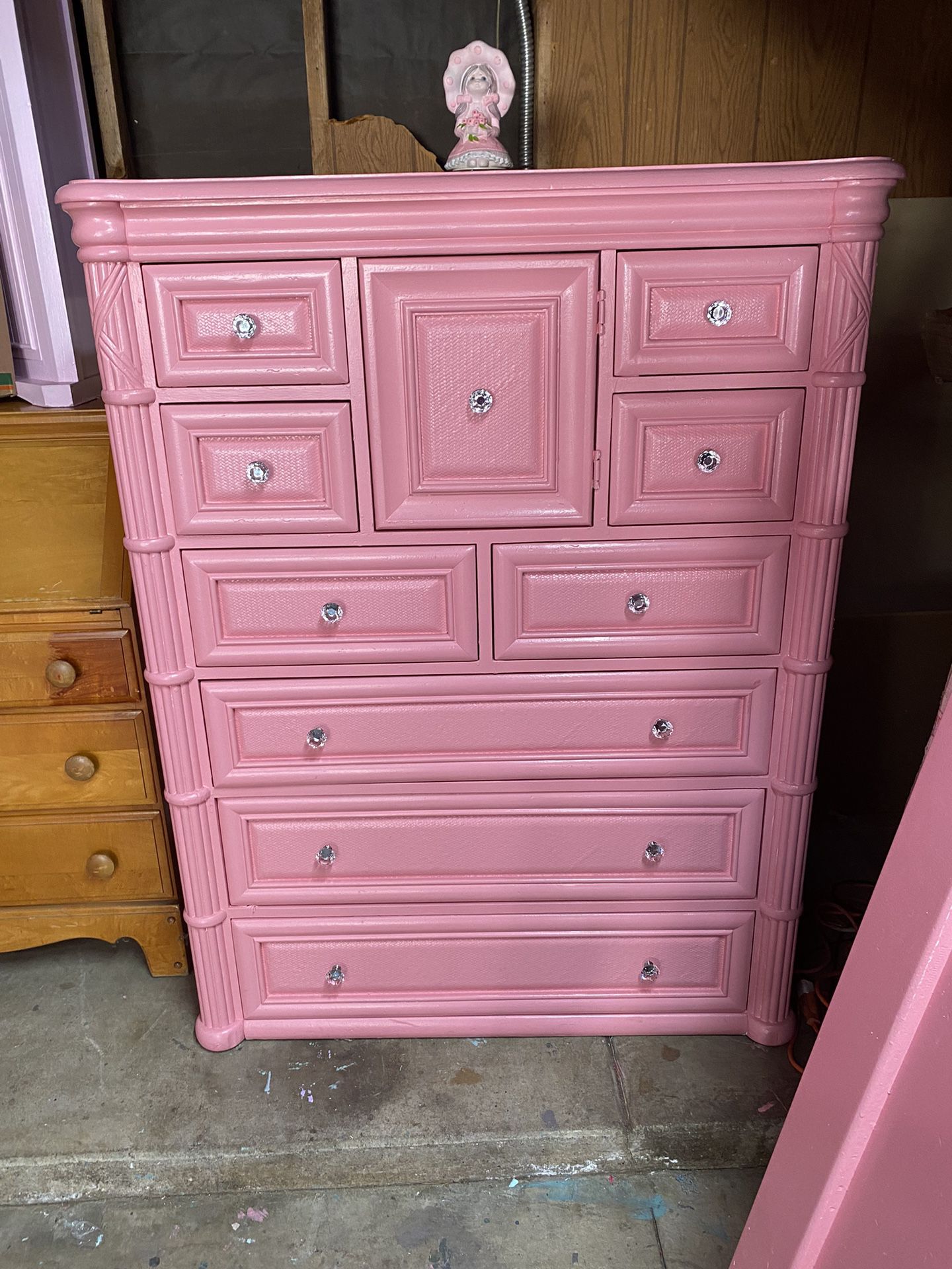 L🩷🩷K! Gorgeous Pink Armoire/Dresser with Crystal knobs