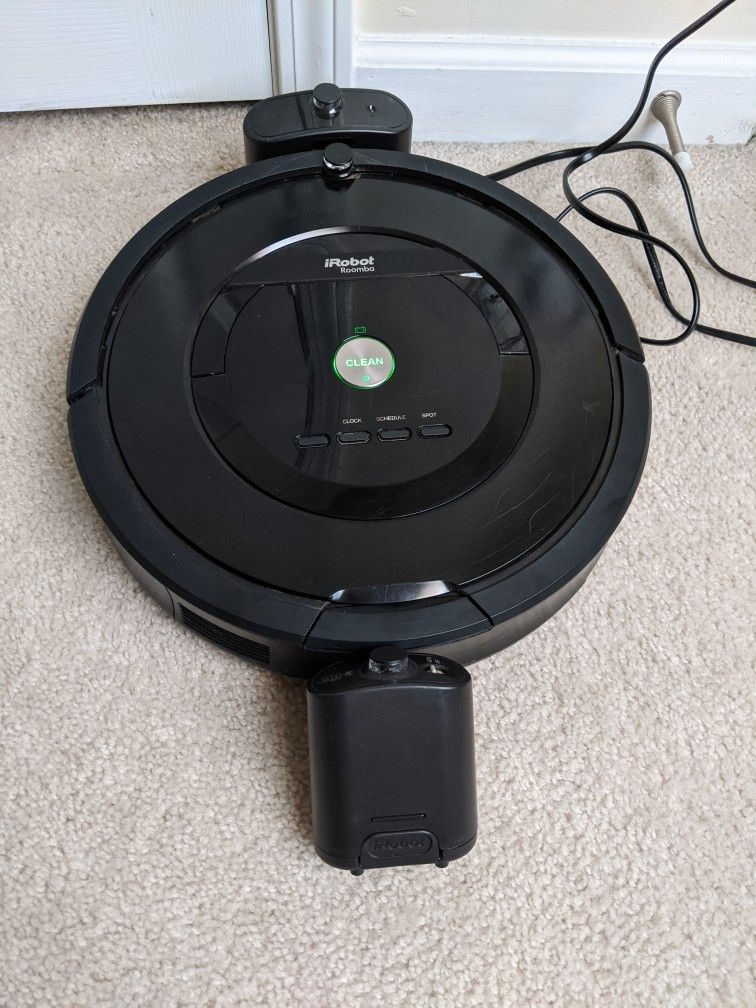 IRobot Roomba 805 Vacuum w/ Docking Station & Virtual Wall