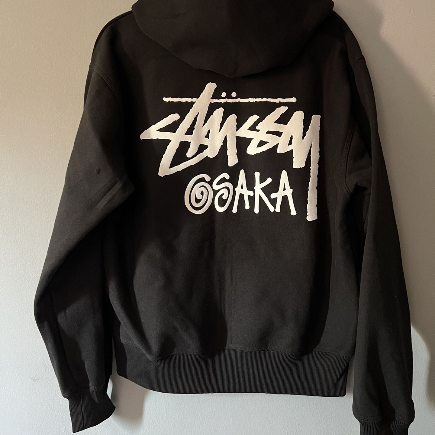 ショッピング大セール Stussy ブラック パーカー Mサイズ OSAKA 【公式