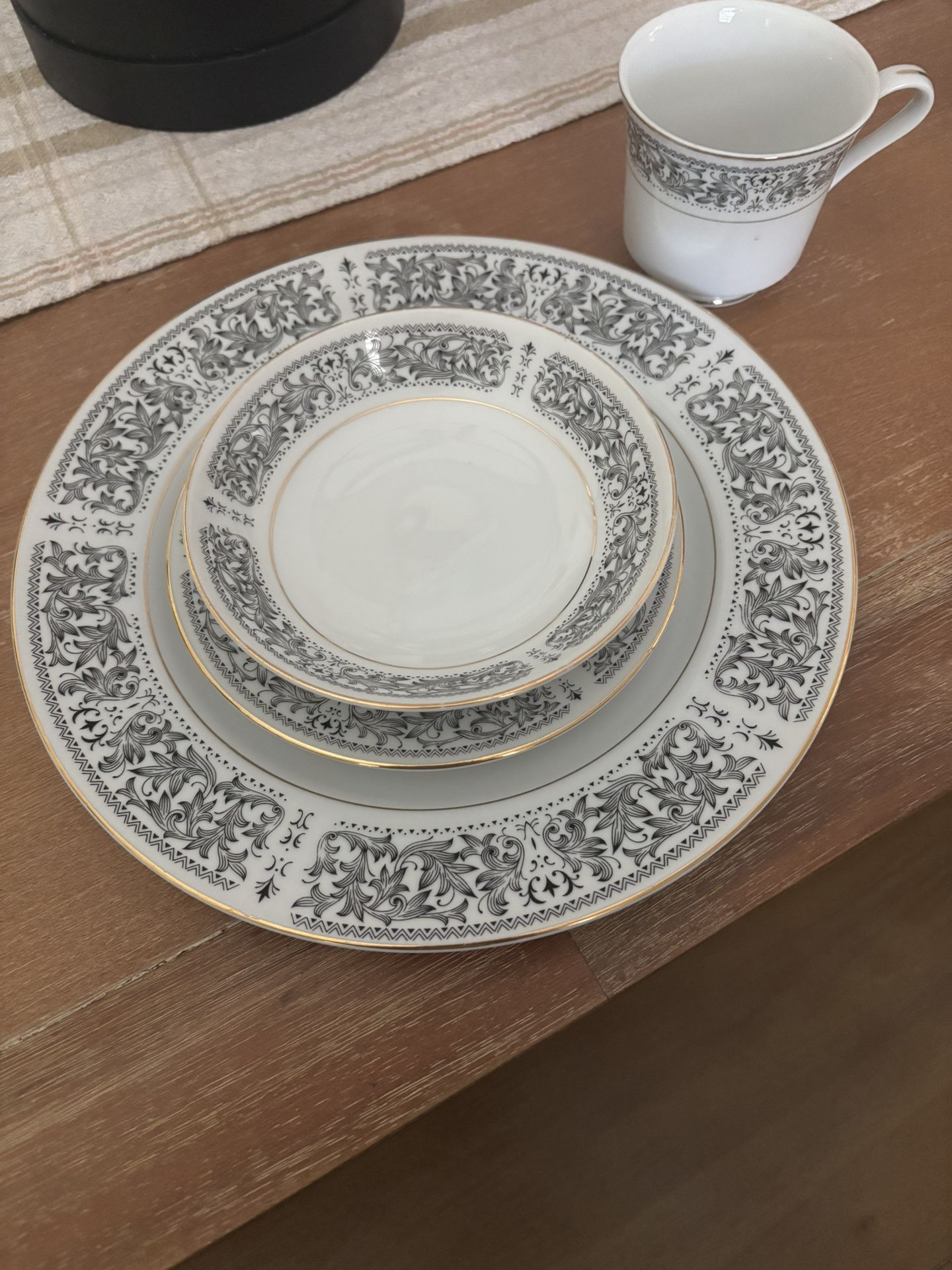 Royal Wentworth Select Fine China 