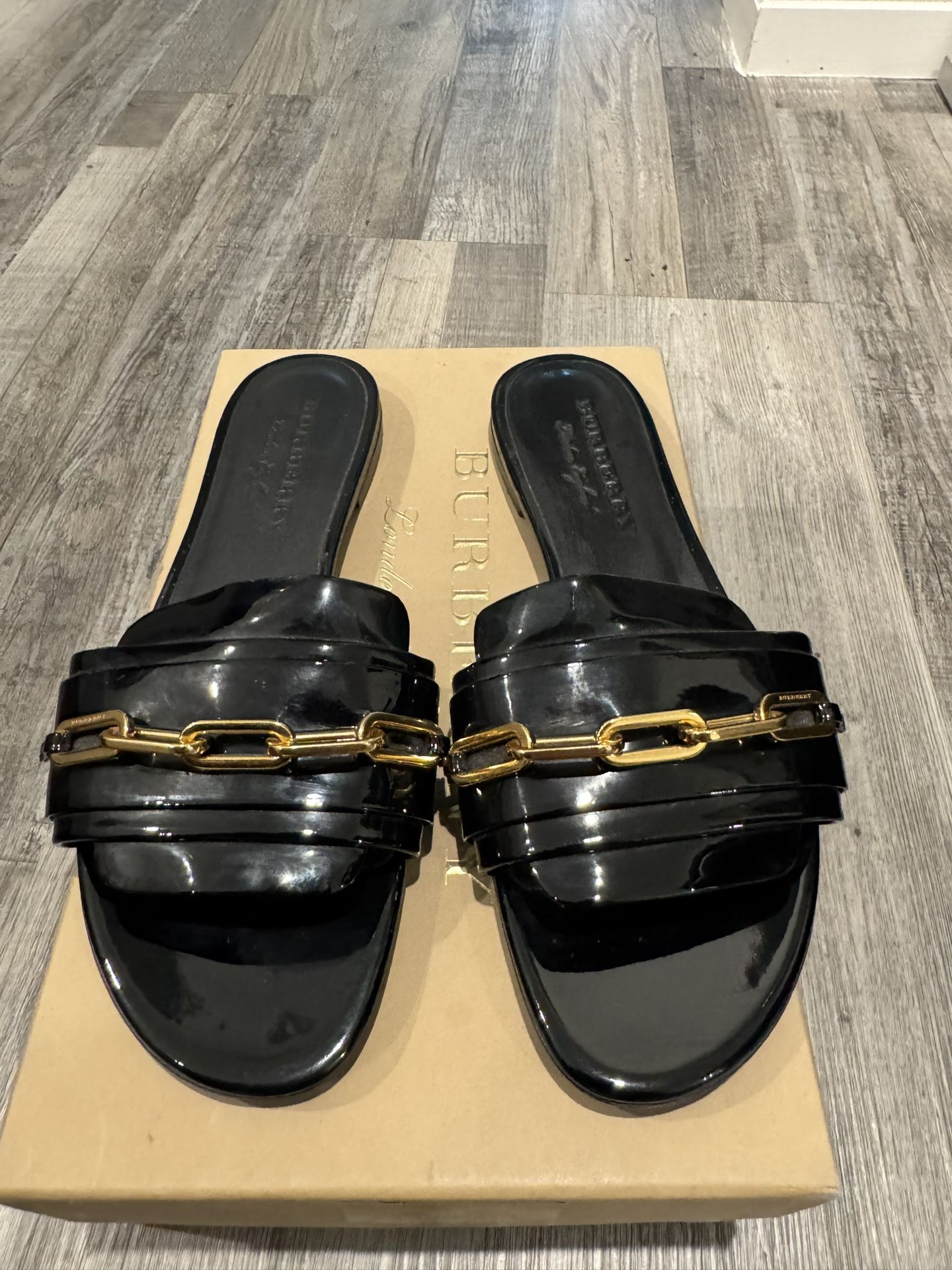 Women’s Burberry Slippers Size 39