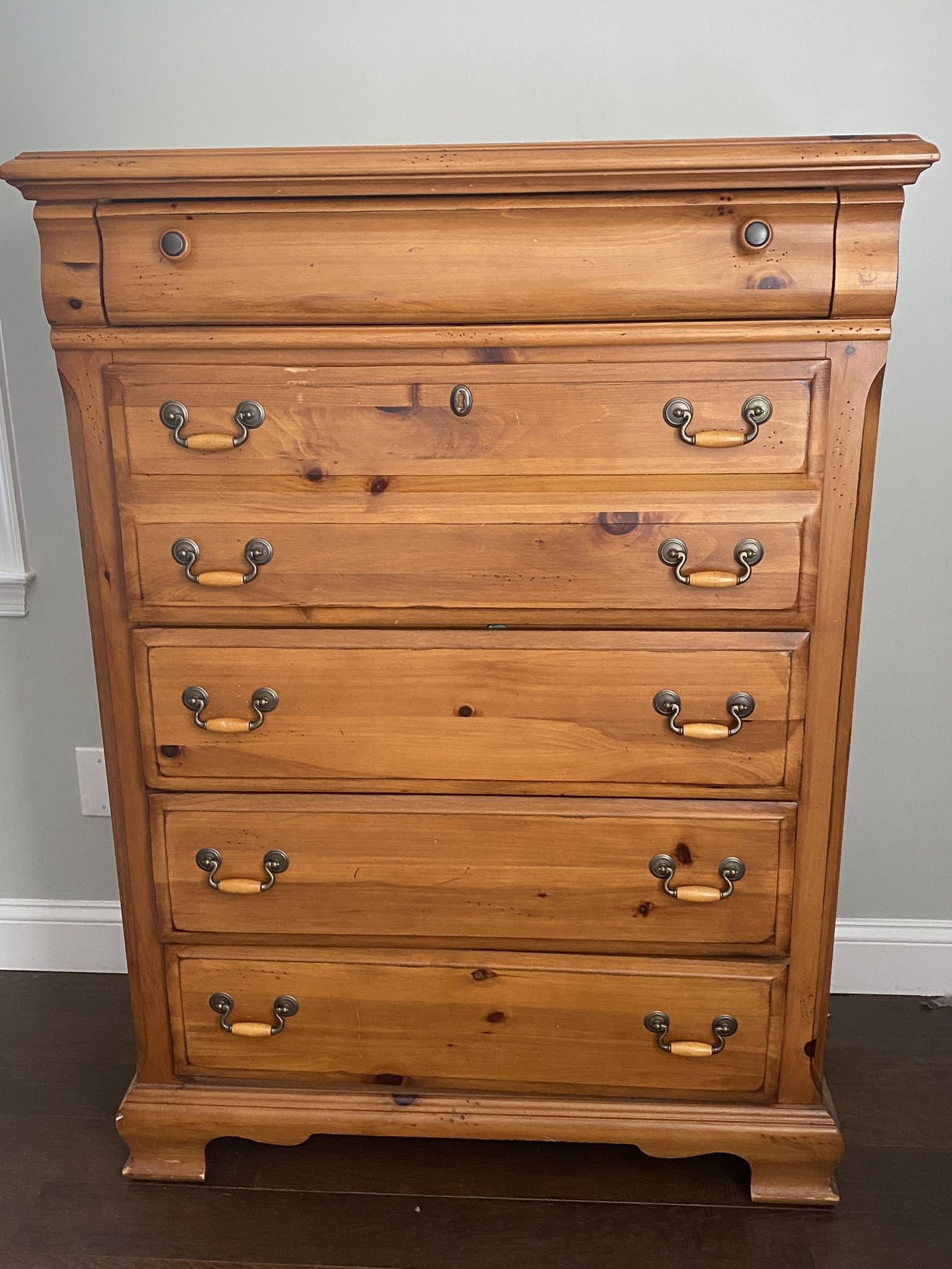 Highboy dresser / chest of drawers