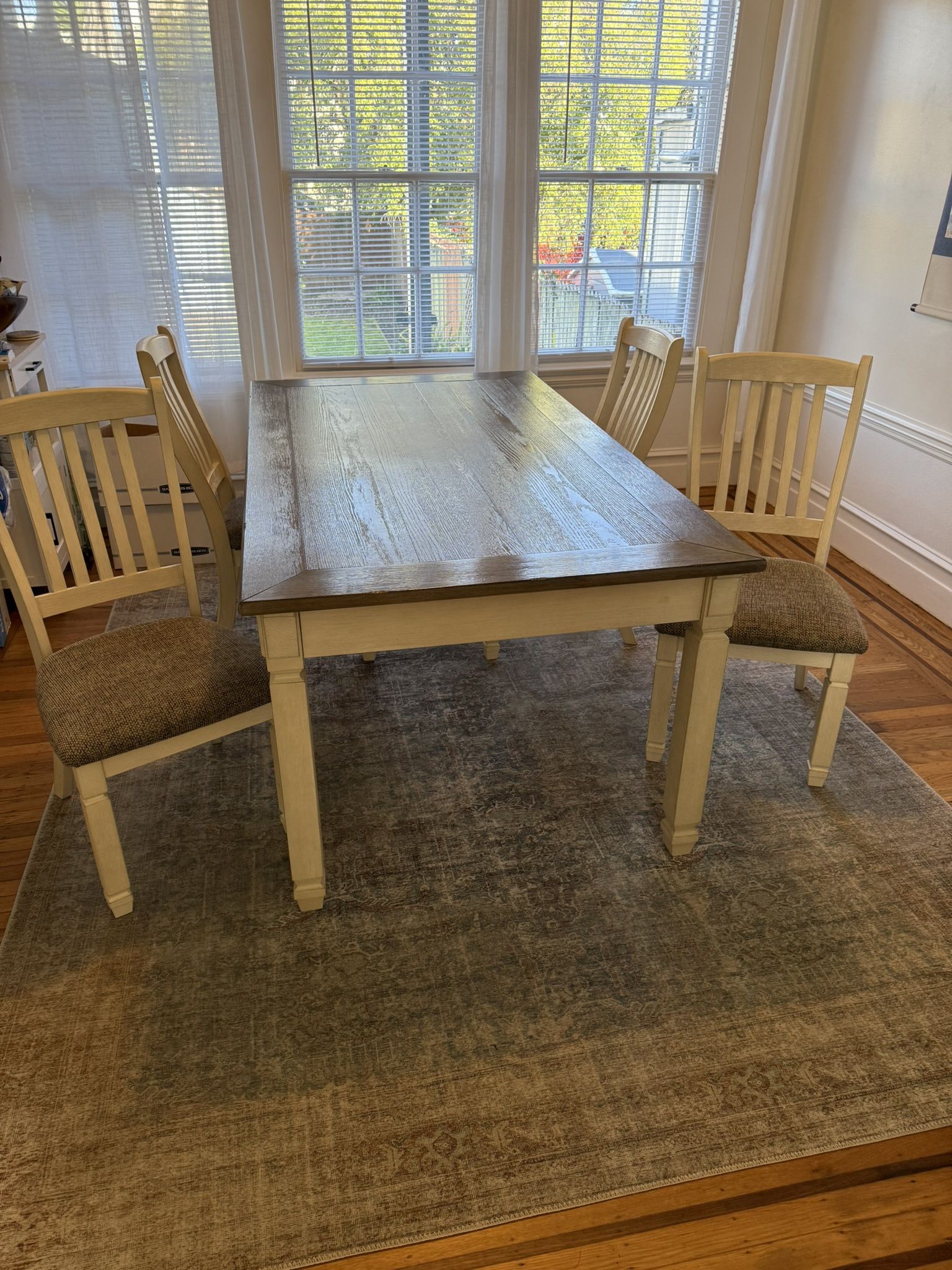 Dining Table With 4 Matching Chairs