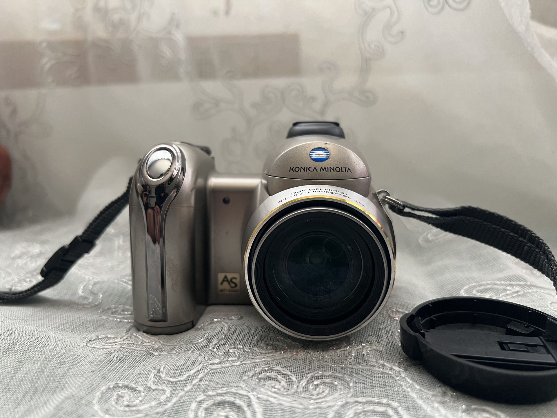 Konica Minolta DiMAGE Z6 6.0 MP Digital Camera