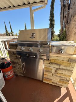 Uniflame Gold Outdoor Grill