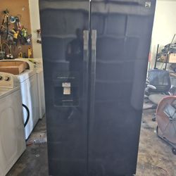 Refrigerator  ( Free Local Delivery  )