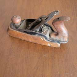 Antique Vintage Sargent V.B.M. (Vise Bench Method) wood-bottom jack 
plane #8412, a type of antique woodworking hand tool.
Manufacturer: Made by Sarge