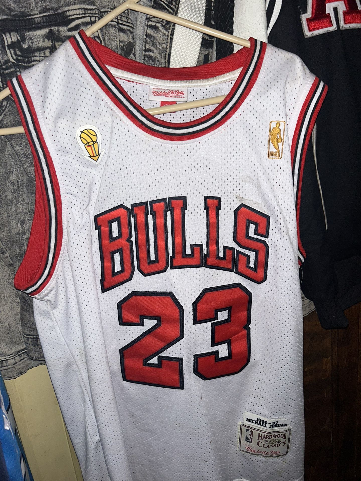 Michael Jordan Jersey White Size Medium 