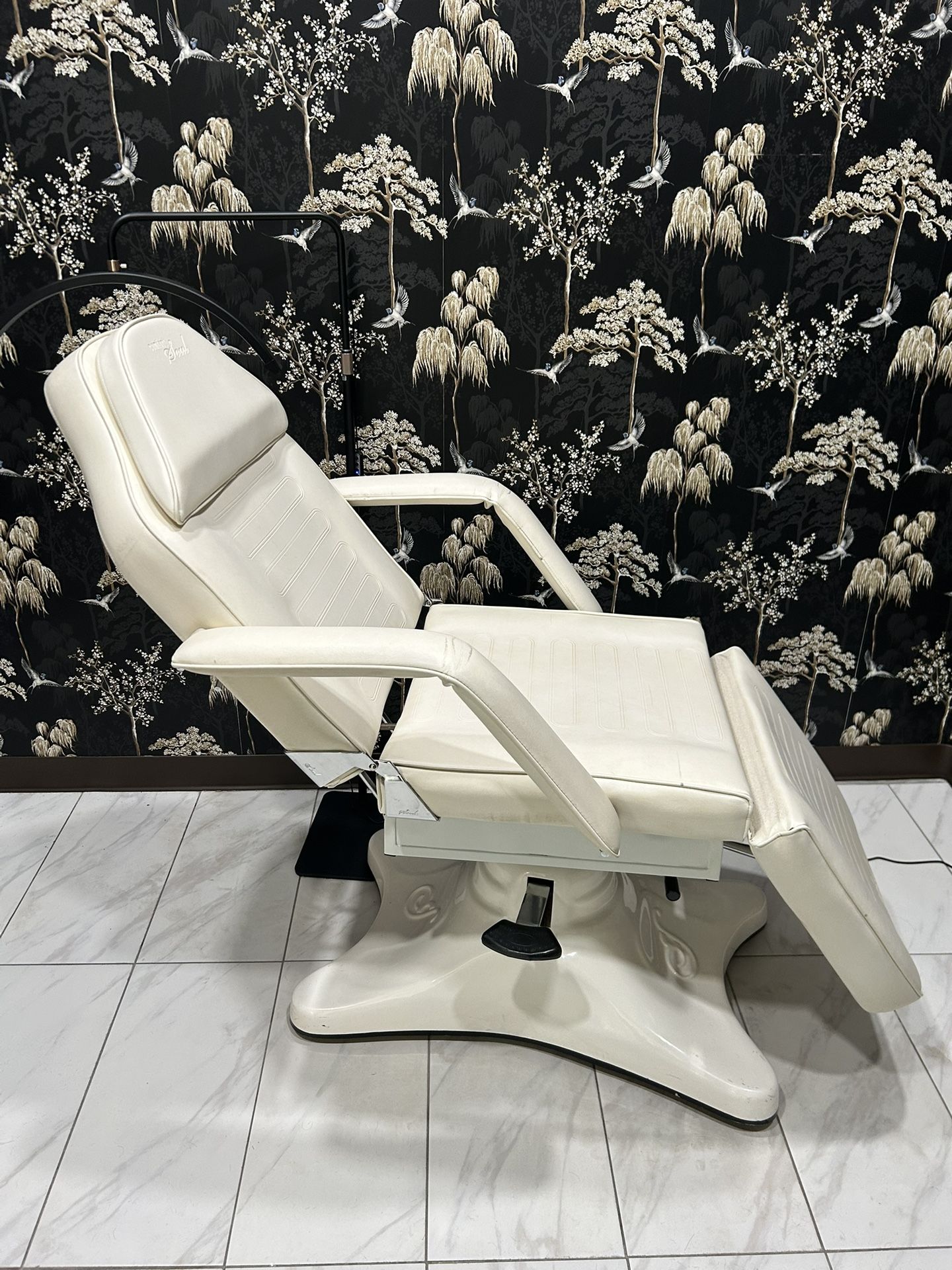Comfort Soul Aesthetics hydraulic chair