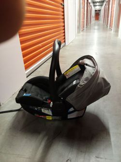 Graco snugride Infiniti car seat