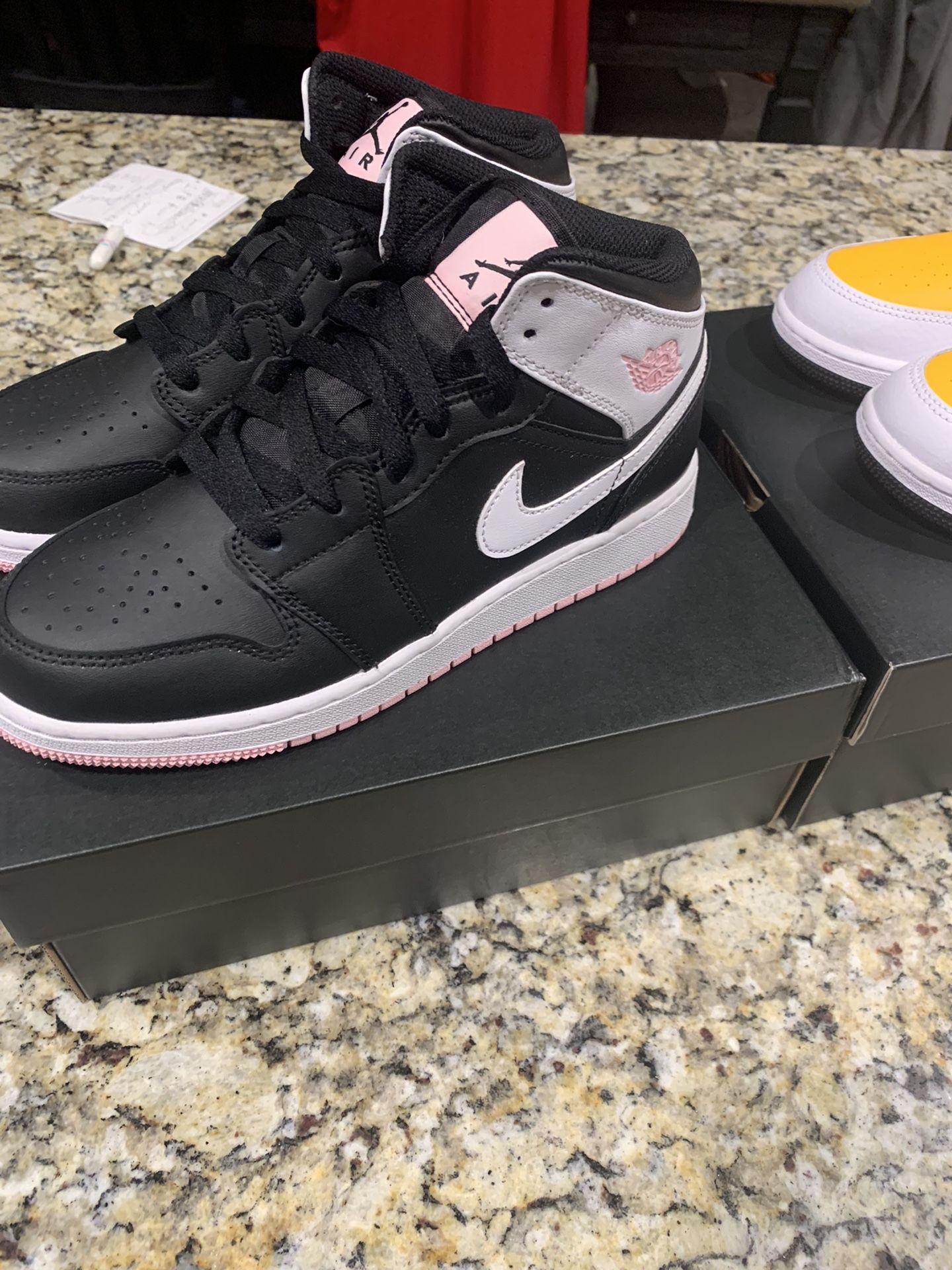 Big Kids Air Jordan 1s (5y)