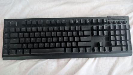 Blackwidow V4 Full Wired Mechanical Green Switch Keyboard with Chroma RGB Backlighting