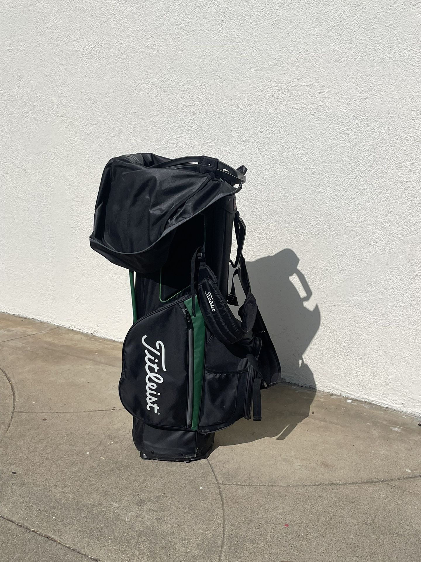 Green/Black Titlest Golf Bag