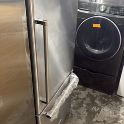 Frigidaire bottom freezer refrigerator