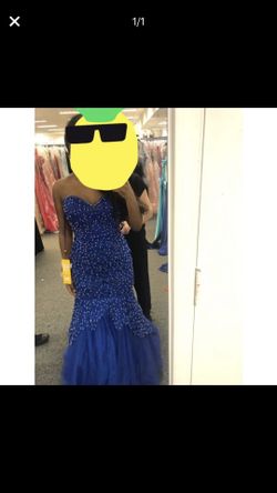 Prom dress $125 never worn still has tag