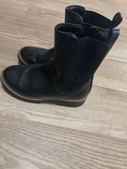 Girls boots