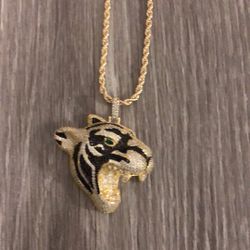 Tiger Pendant And Earrings 