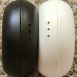 Tupperware Ergonomic Personal & Portable 1oz Salt & Pepper Shakers 