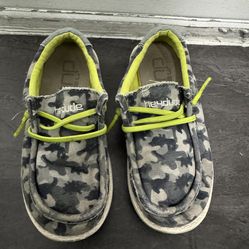 Boys Hey Dude shoes