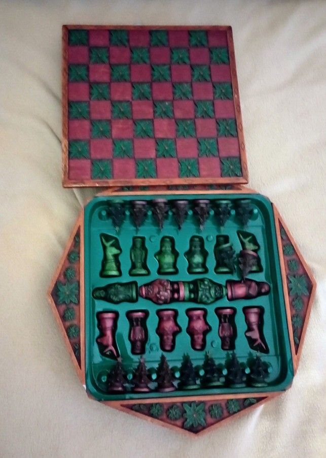 Vintage Christmas Chess. (RARE)!!!