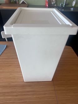 IKEA FILUR Bin with Lid – 7 Gallon / 28L - $5