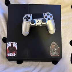 PlayStation 4 - no noise ( practically new )