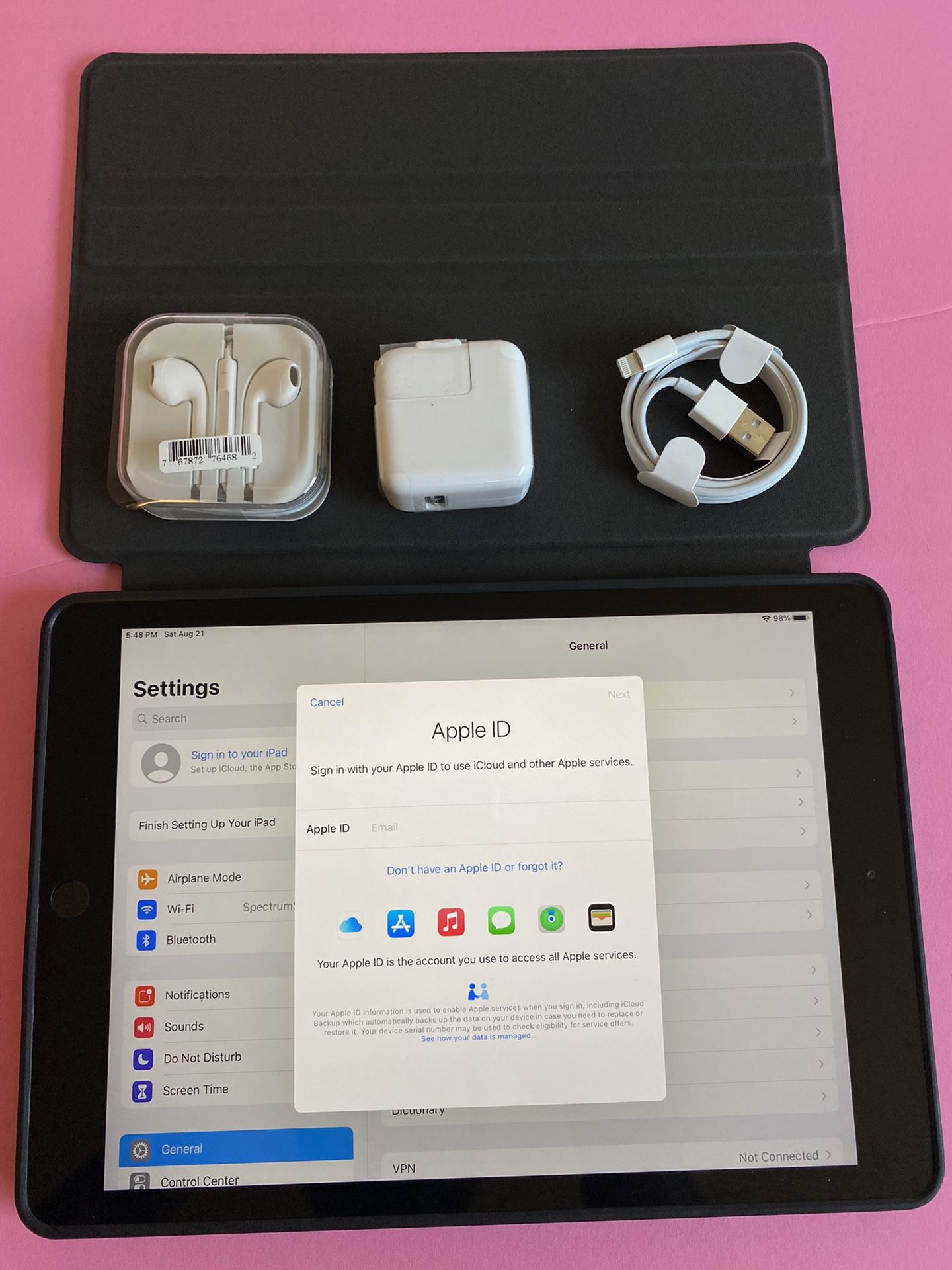 Apple IPad 7th Generation (10.2β Retina Display / Touch ID / 2019 model) 32GB with Accessories (Apple pencil compatible)