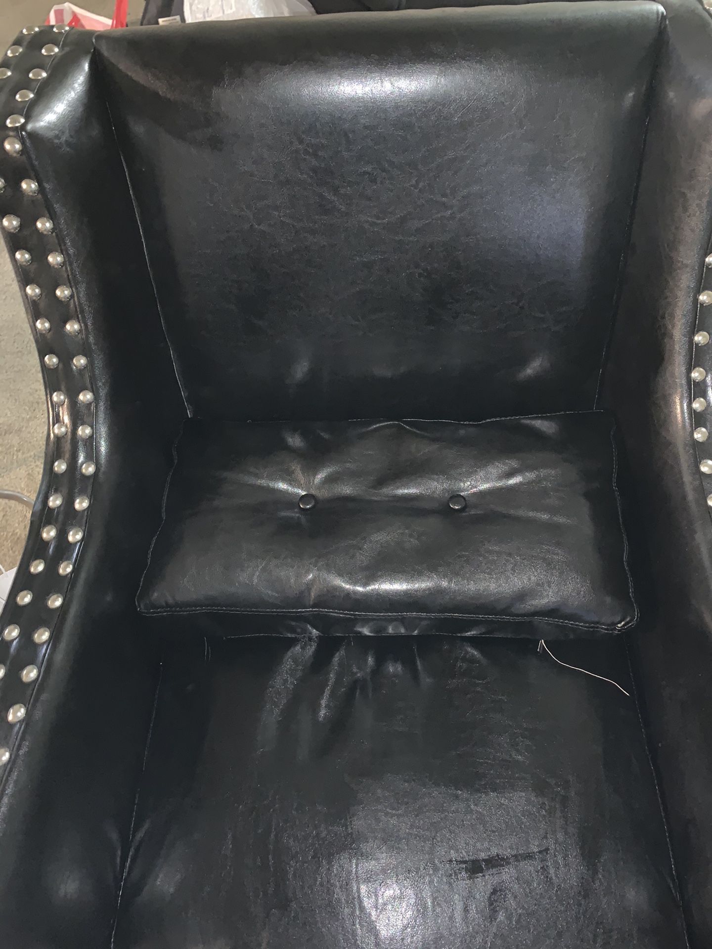 Black chair *Free**