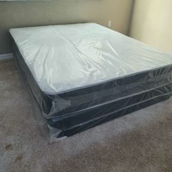 NEW QUEEN-SIZE MATTRESS AND BOX SPRING 💤