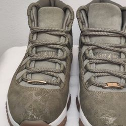 WMNS AIR JORDAN 11 RETRO

NEUTRAL OLIVE/MTLC STOUT-SAIL Size 9