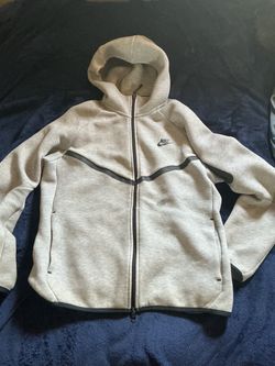 USED Grey Nike tech Size M