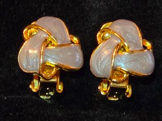 Vintage 1980s Gold Tone Clip-on Earrings featuring a Purple or Light Gray Enamel Knot Design