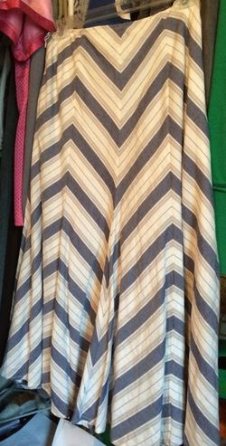 Size small 3/4 length skirt